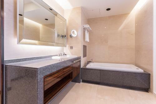 Charis Hotel