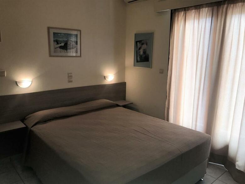 Hotel Karyatides