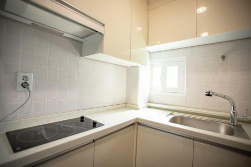 Hostal J-honor Guesthouse