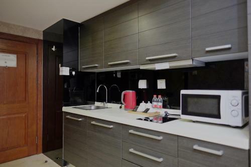 Ring Service Apartment No.8 On The East
