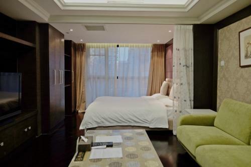 Ring Service Apartment No.8 On The East