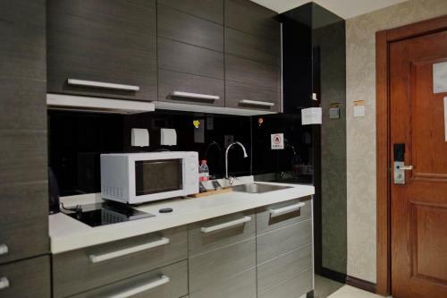 Ring Service Apartment No.8 On The East