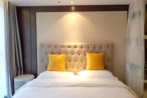 Ring Service Apartment No.8 On The East