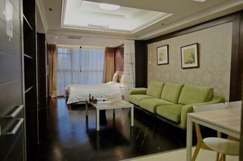 Ring Service Apartment No.8 On The East