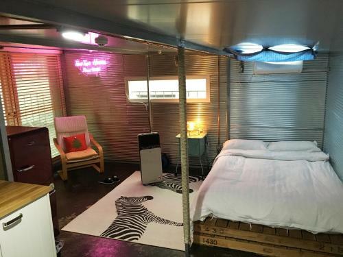 Hostal Twotwo House