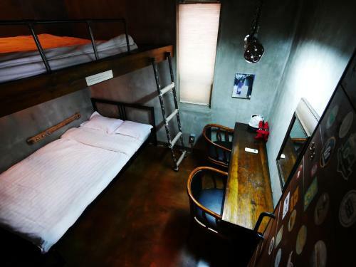 Hostal Twotwo House