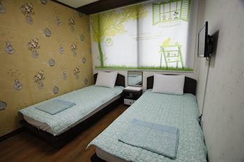 Jongnowon Hostel