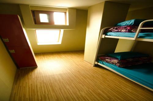 Hostal Kimchee Sinchon Guesthouse