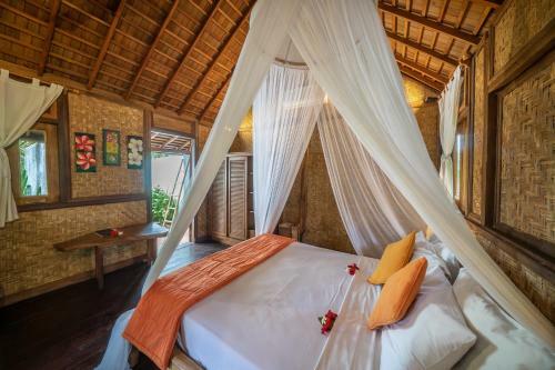 Flower Bud Bungalow Balangan