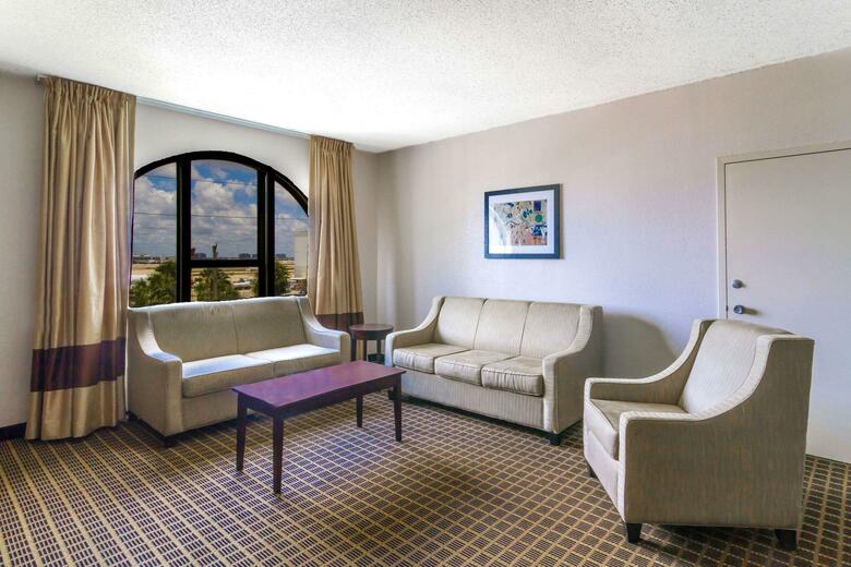 Hotel Clarion Inn & Suites Miami Airport