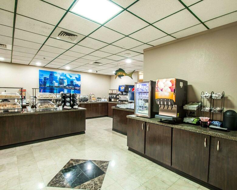Hotel Clarion Inn & Suites Miami Airport