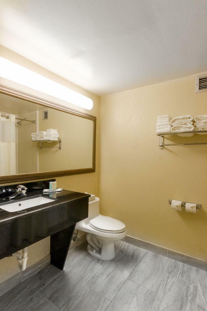 Hotel Clarion Inn & Suites Miami Airport