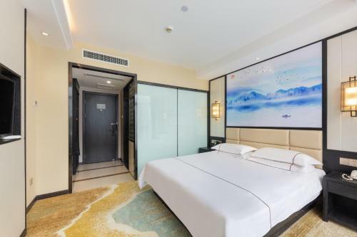 Yiwu Luckbear Hotel