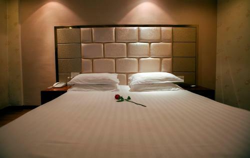 Yiwu Luckbear Hotel