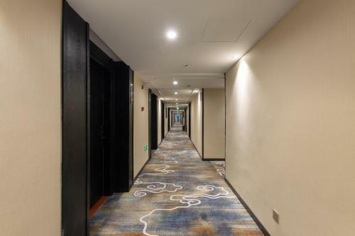Yiwu Luckbear Hotel