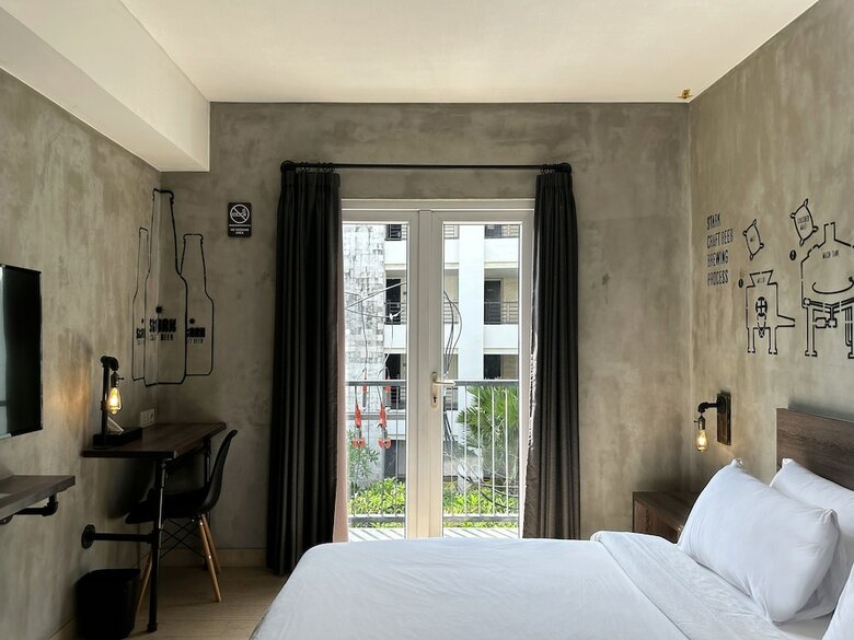 J Boutique Hotel
