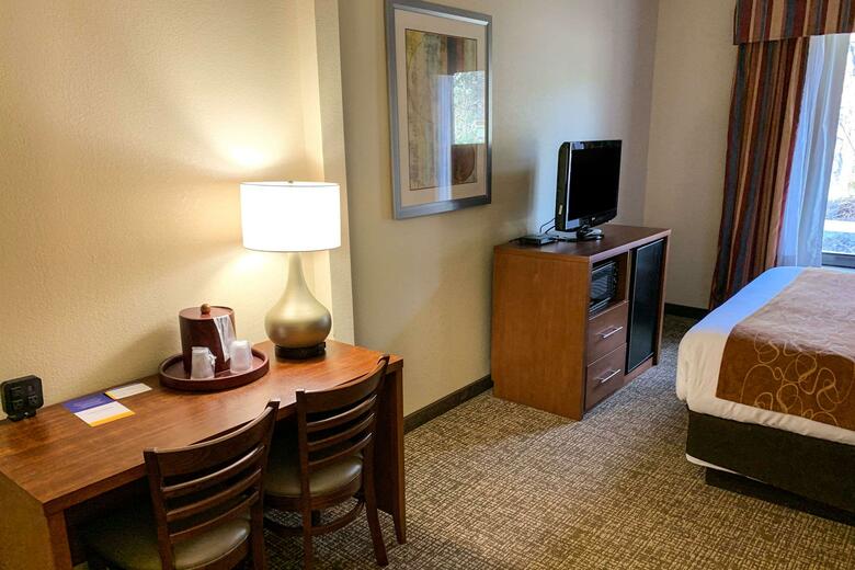 Hotel Comfort Suites