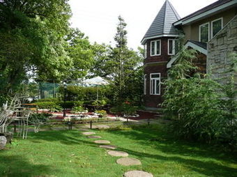 Posada Scotch Court