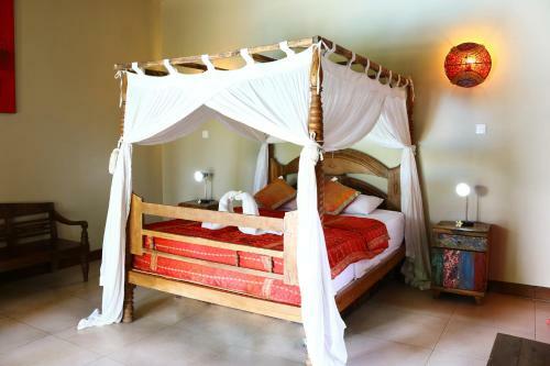 Lovina Beachhouse Villas