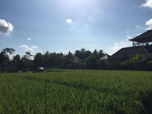 Ratna Villa
