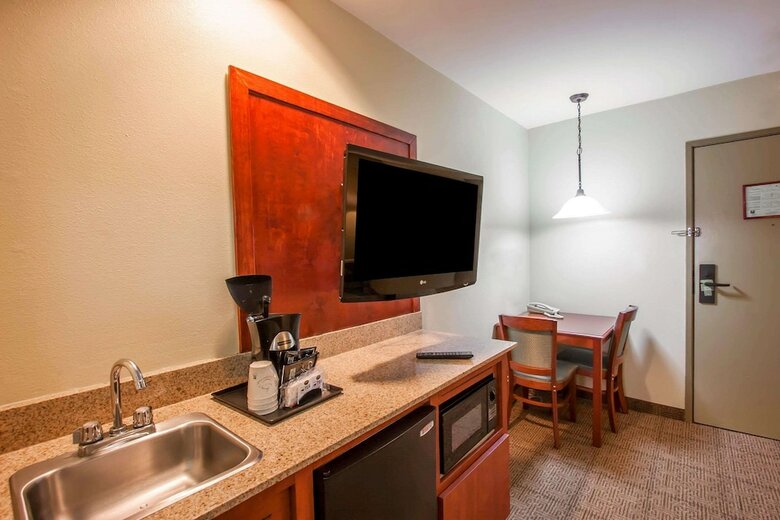 Hotel Comfort Inn & Suites