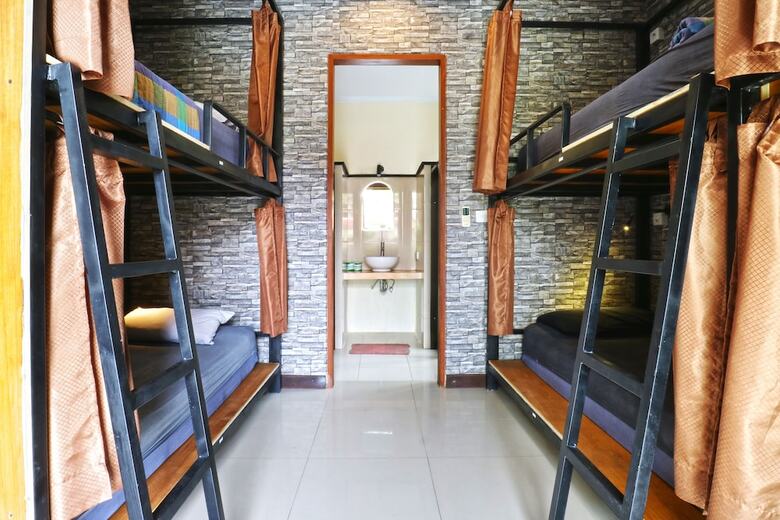 Hostal Puji Bungalow