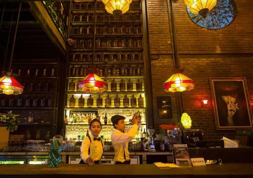 Hotel Sama Sama Suites & Restaurant