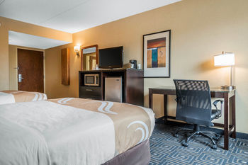 Hotel Quality Inn & Suites Airport