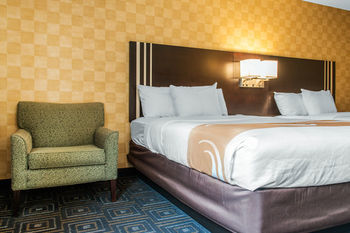 Hotel Quality Inn & Suites Airport