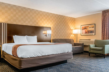 Hotel Quality Inn & Suites Airport
