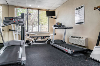 Hotel Quality Inn & Suites Airport