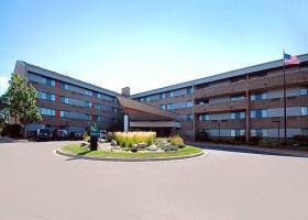 Hotel Quality Inn & Suites Airport