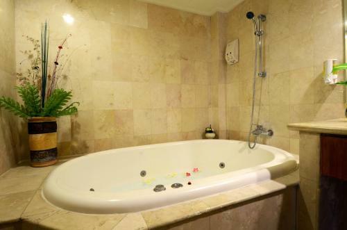 Hotel Club Bali Suites @ Legian Beach