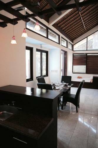 Hotel Kuta Lagoon Resort And Pool Villas