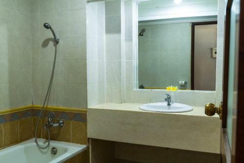 Fourteen Roses Beach Hotel