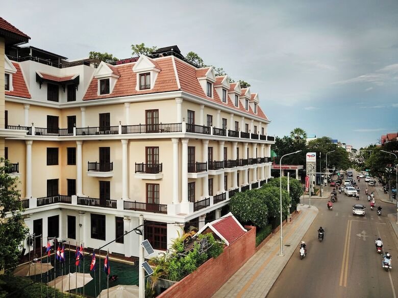 Royal Crown Hotel