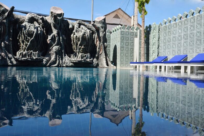 Royal Crown Hotel
