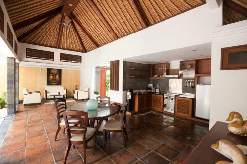 Bed & Breakfast Puri Mas Spa Resort