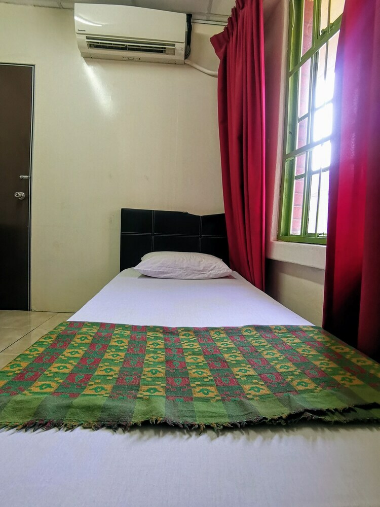 Hostal Ros Heritage Motel
