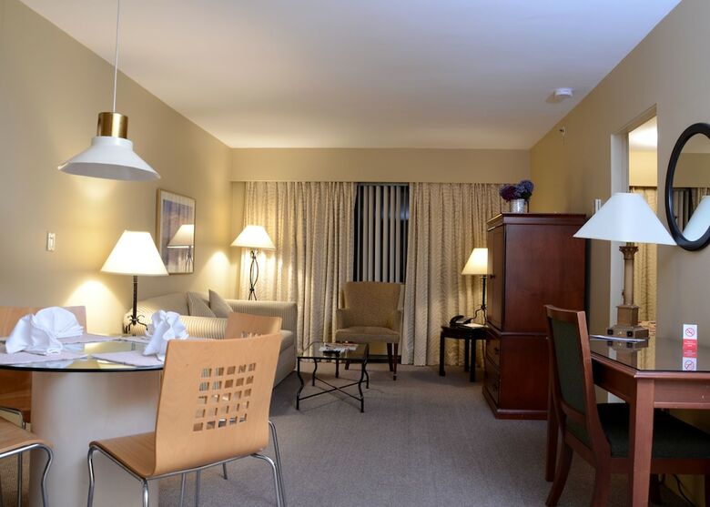 Hotel The Rosellen Suites At Stanley Park (.)