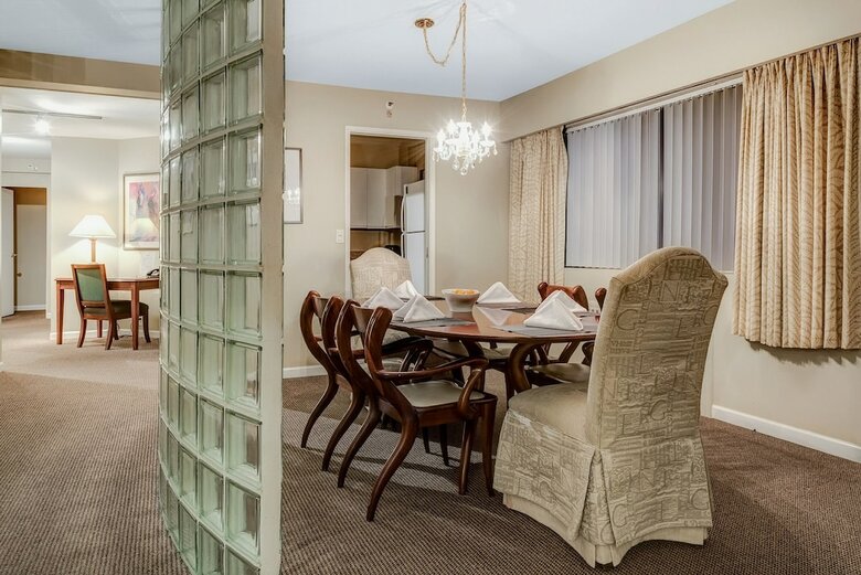 Hotel The Rosellen Suites At Stanley Park (.)