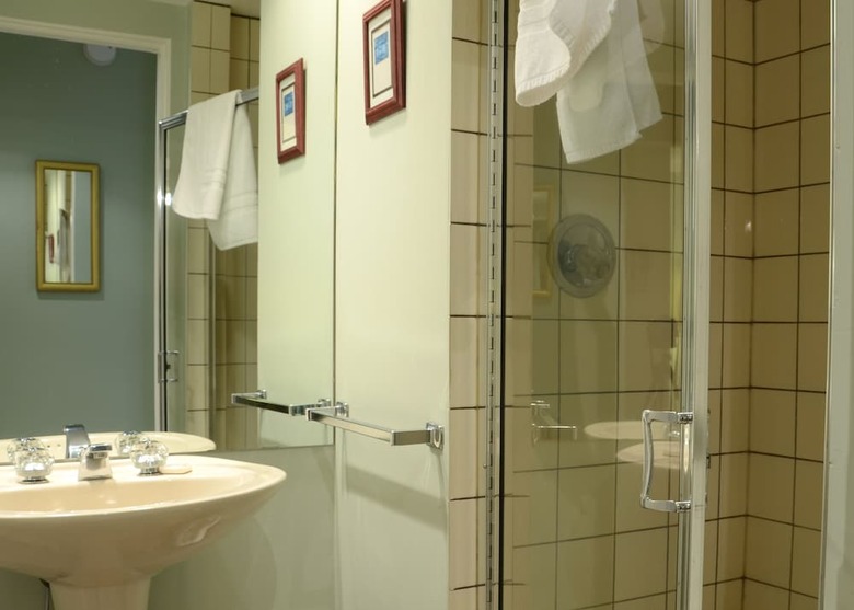 Hotel The Rosellen Suites At Stanley Park (.)