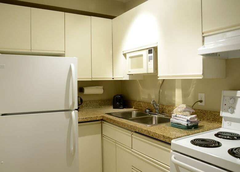 Hotel The Rosellen Suites At Stanley Park (.)