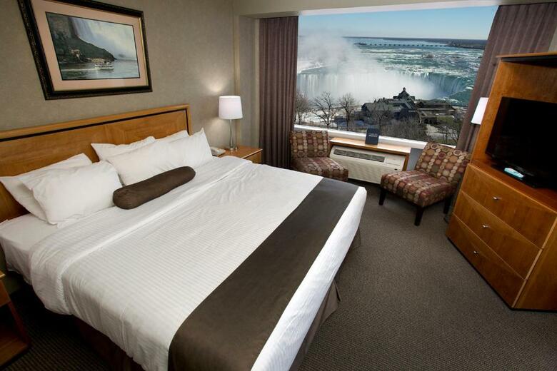 Oakes Hotel Overlooking The Falls