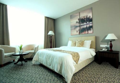 The Regency Waterfront Hotel