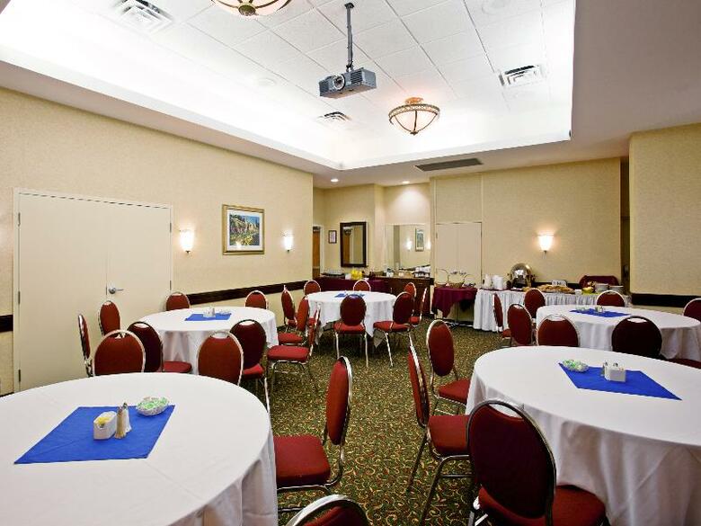 Holiday Inn Hotel & Suites Winnipeg Downtown