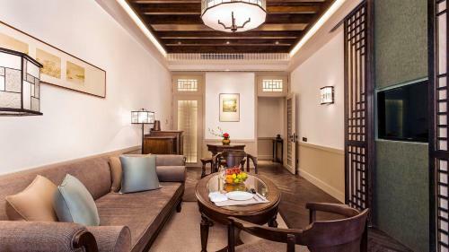 Relais & Chateaux Chaptel Hangzhou Hotel