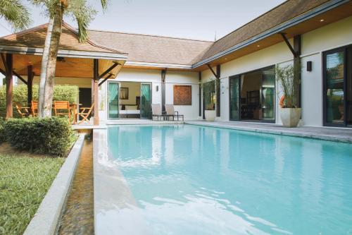 Two Villas Holiday Oriental Style Layan Beach