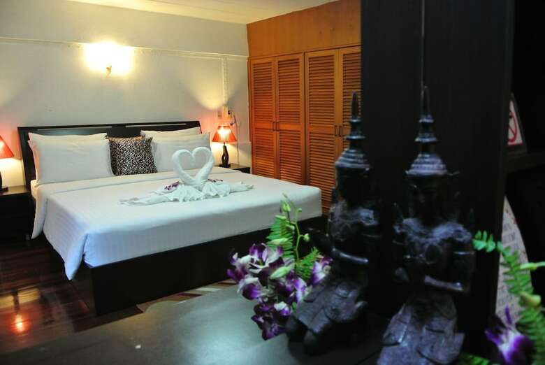 Hostal Karon Sunshine Guesthouse & Bar