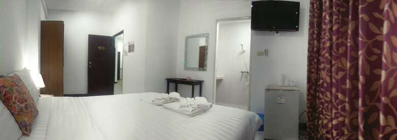 Hostal Karon Sunshine Guesthouse & Bar